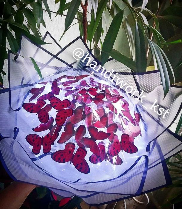 Светящийся букет из бабочек