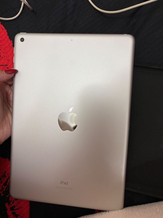 Срочно продаю Ipad 9