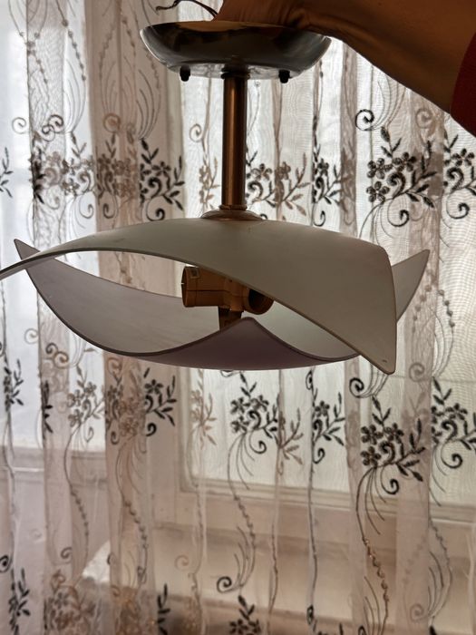 Продаются люстры