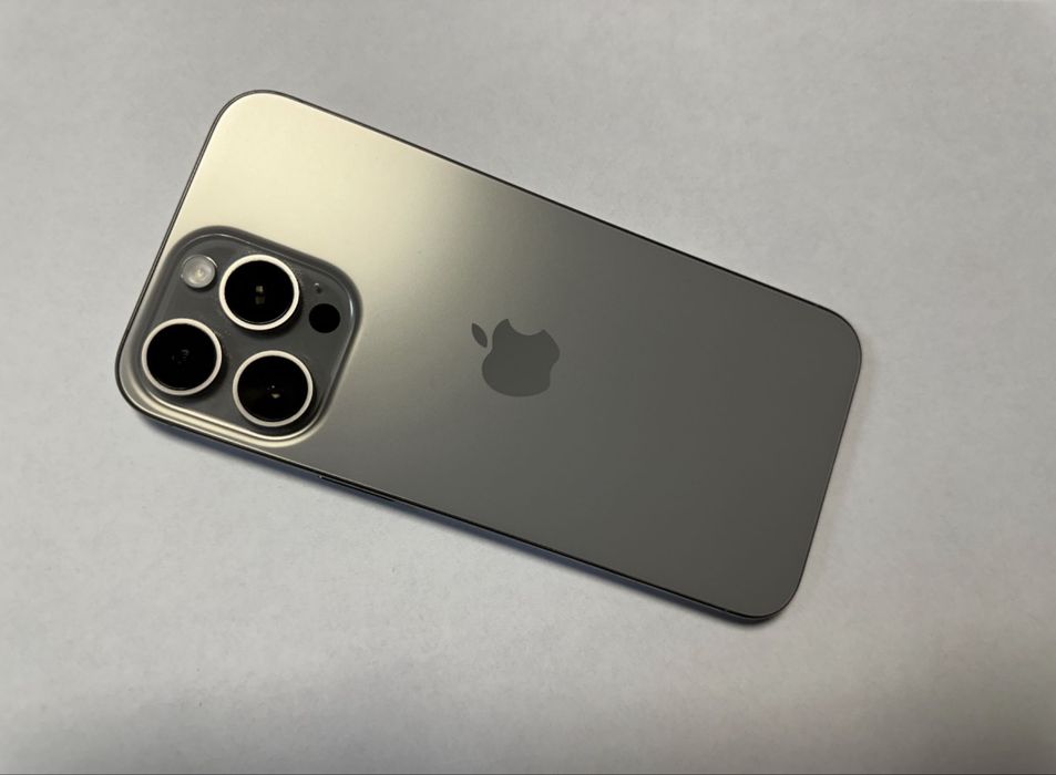 Apple iPhone 15 Pro Max – 256GB, Natural Titanium.