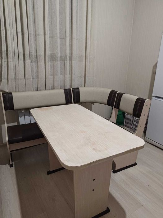 Продам кухонный стол