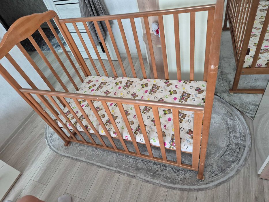 Продам детскую кроватку, со стульчиком + подарок