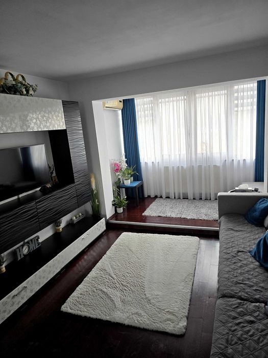 Vand apartament 2 camere piață (central)