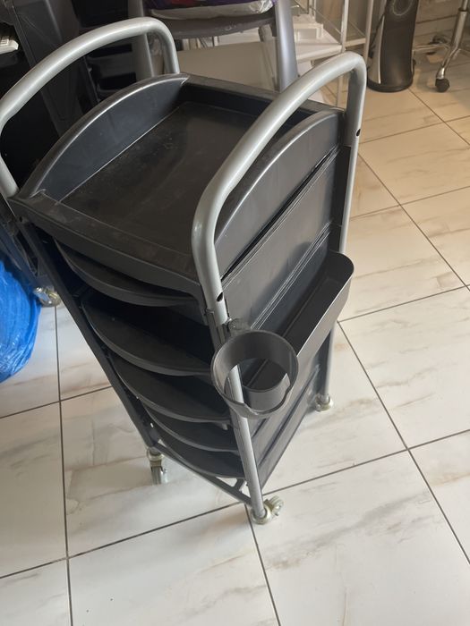 Продам тележки парикмахерские