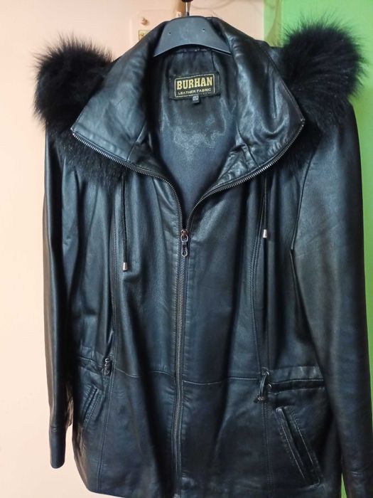 Черно кожено яке