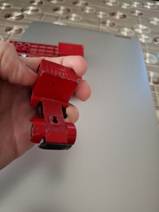 Метален камион Мерцедес