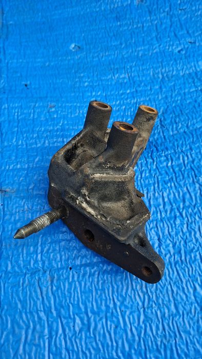 Крепление подушки 3S-FE