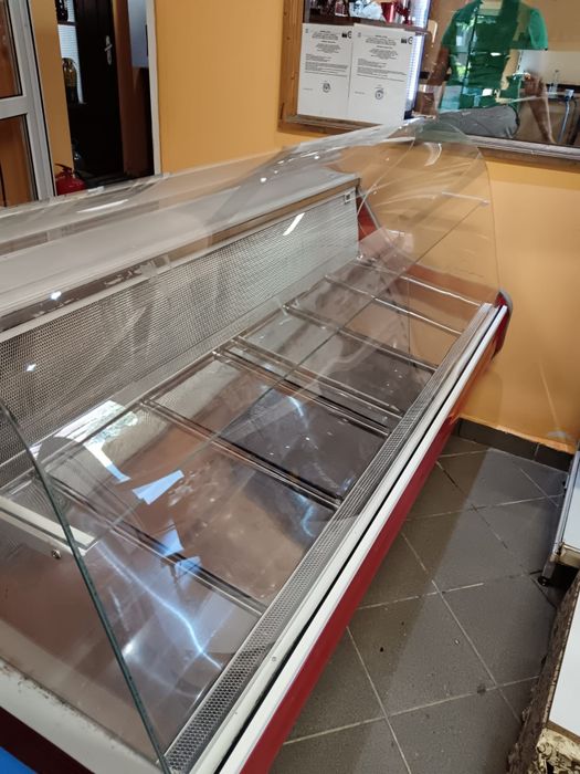 Vitrina frigorifica pentru Mezeluri și Lactate
