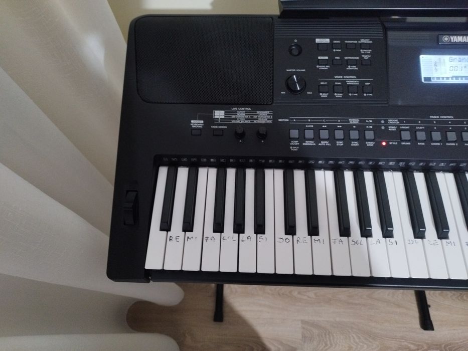 De vanzare orga Yamaha psr e 463