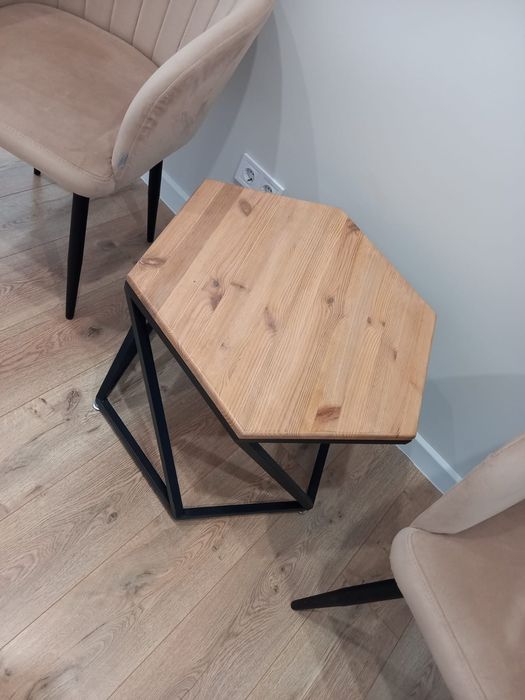 Креслоо и столик