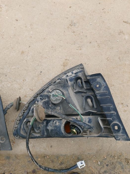 Жылы ескі тайота карола артқы фары