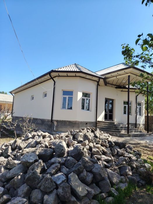 8 sotik hovli uy sotiladi