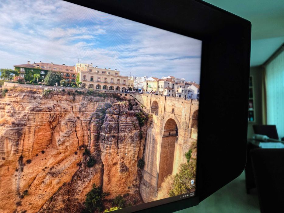 Monitor Profesional ViewSonic 27" WQHD 165Hz – USB-C – Stare Excelentă