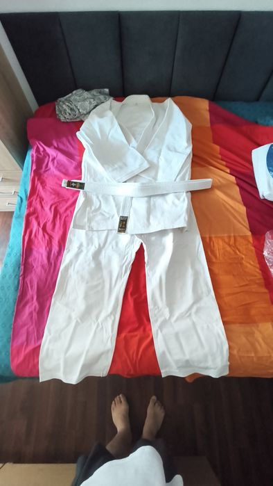 Vând 2 Kimonouri Judo copii sinunul pentru adulti