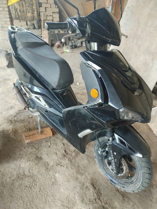 Скутер сотилади!