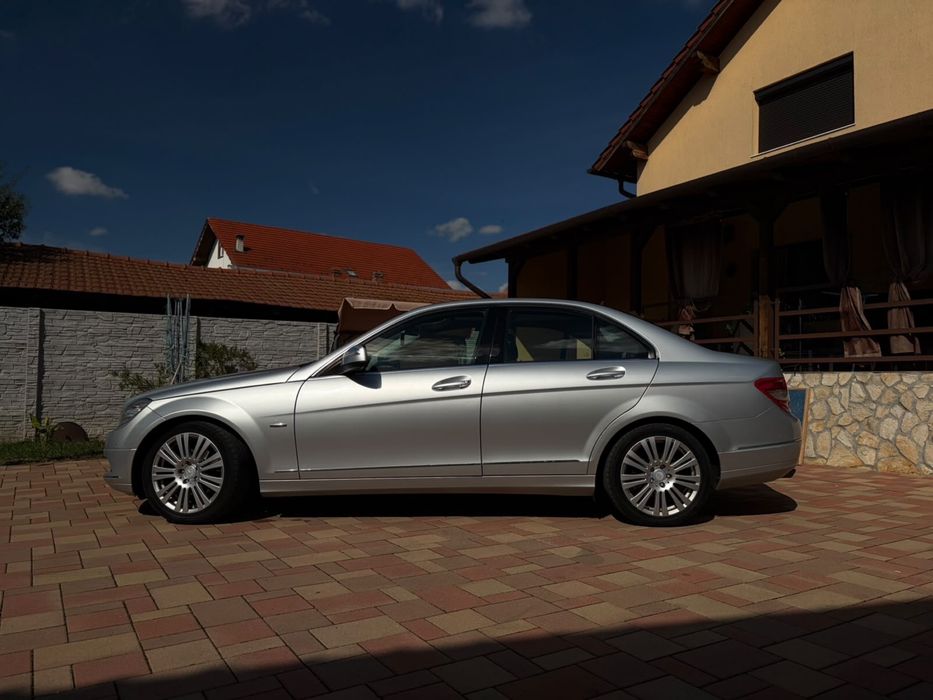 Mercedes-Benz C180 W204 | 156 CP | An 2007 | Cutie Automată | Trapă | LED | Stare impecabilă