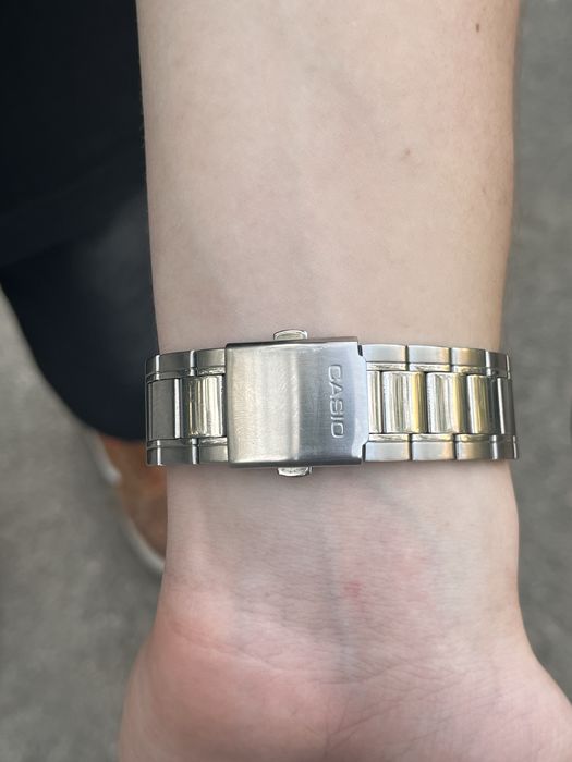 Серебрянные часы Casio