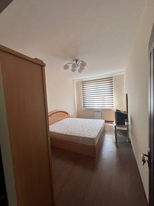 Sotiladi srochni 3 xona