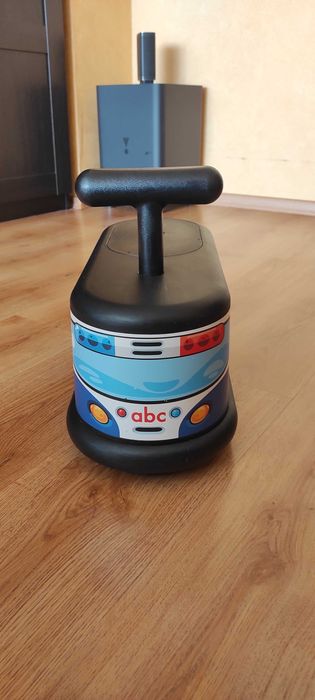 Детска количка за бутане с крачета