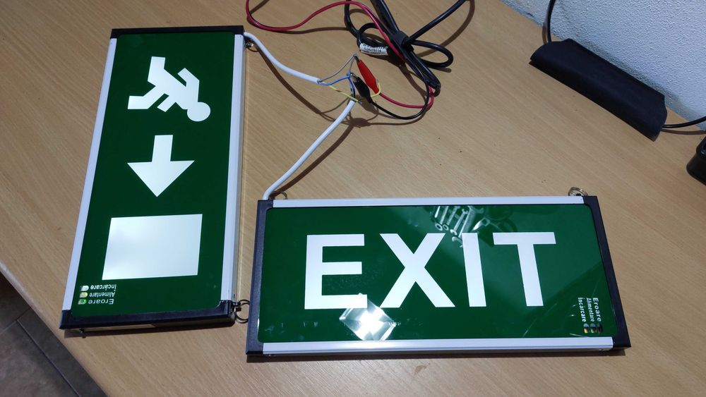 Set lampi de EXIT, lampi de siguranta, doua bucati