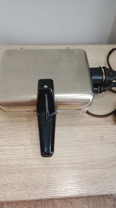 Вафельница советская продам.