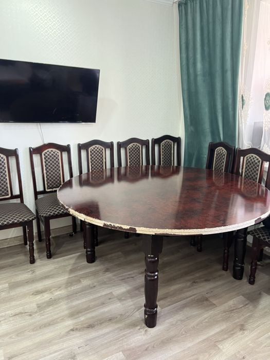 Стол со стулями