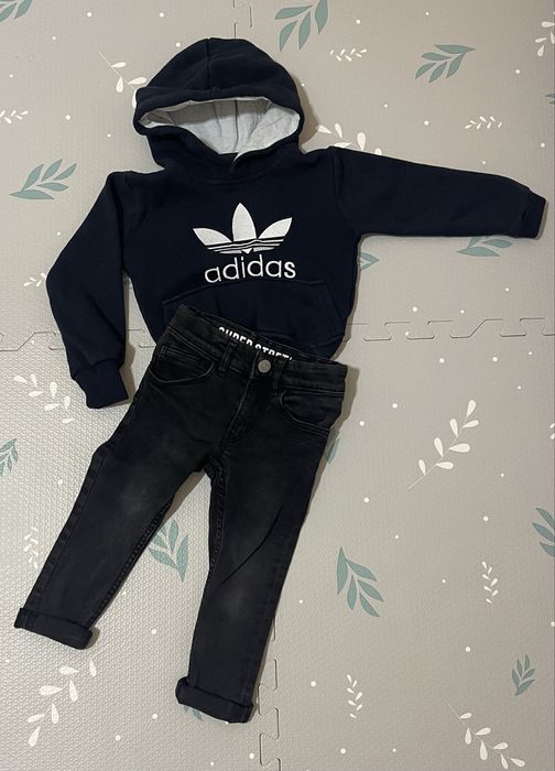Set hanorac cu gluga Adidas si blugi negrii 86, 1 an