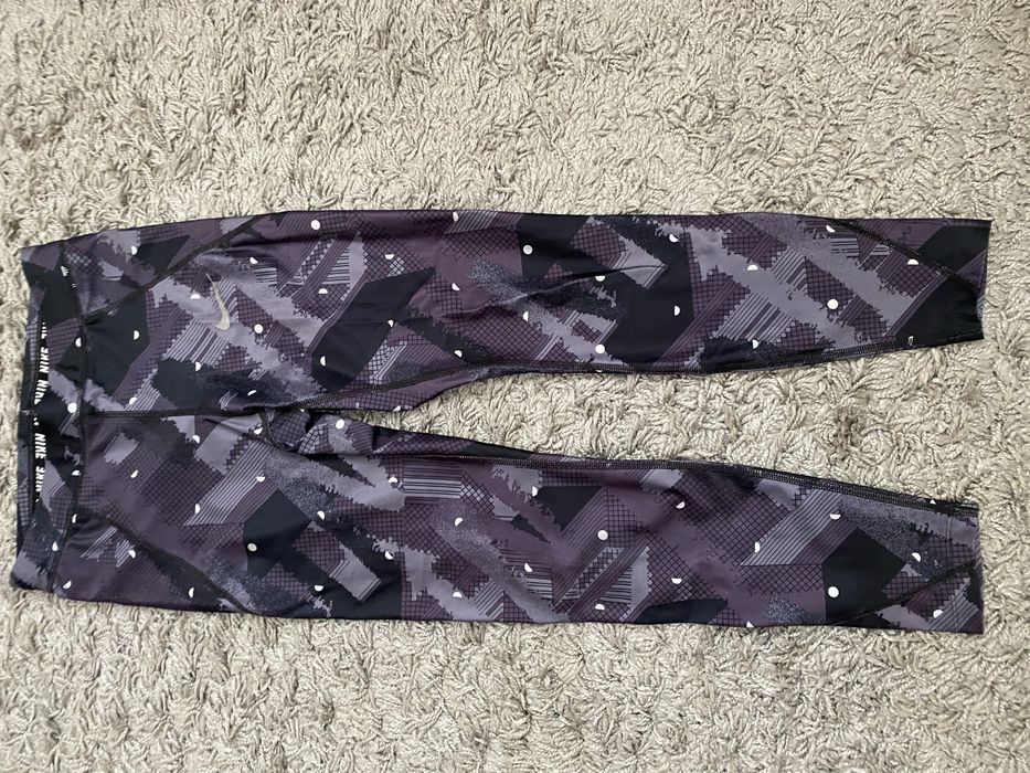 Клинове Adidas Nike
