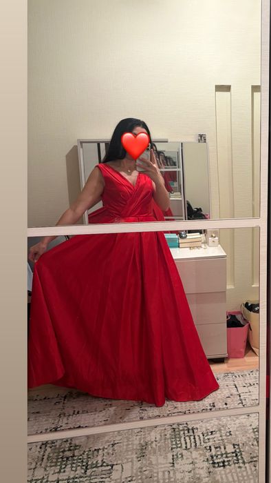 Вечернее красное платье Valentino