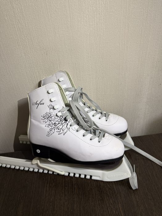 Коньки на девочку