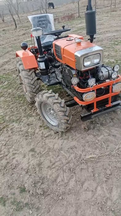 Traktor sotiladi