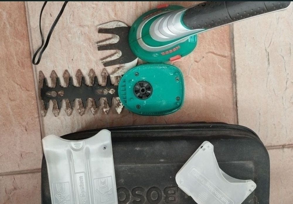 Produs in stare buna de funcționare este folosit 

Compact si usor: fo