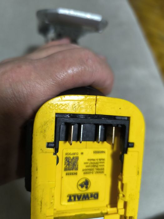 Fierăstrău Pendular Dewalt DCS335(2022)