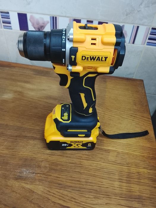 Autofiletanta DeWalt cu o baterie de 6 a NOU