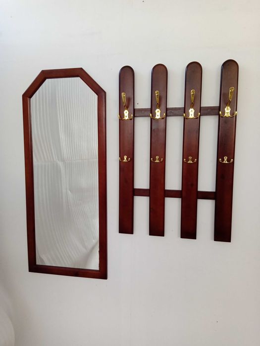 Портманта - закачалки и огледала от масив.