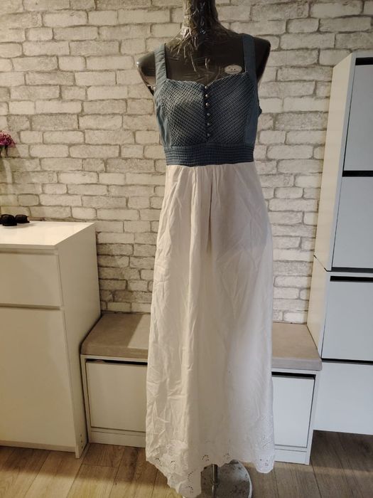 Продам платья ежедневные, вечерние