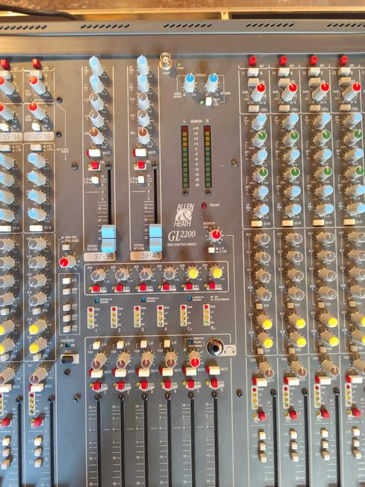 Смесителен пулт ALLEN HEATH GL 2200-32/4/2 + кейс