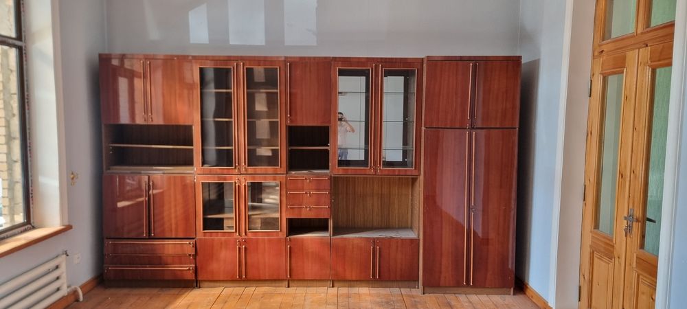 Мебель стенка с мебельным цветом