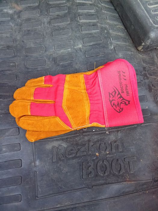 Продаю зимние перчатки рабочие по 1000тг за пару