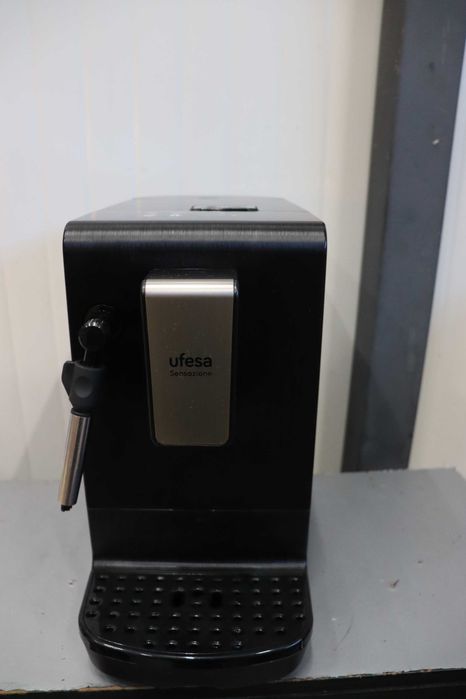 Суперавтоматична кафемашина Ufesa Sensazione, 20bar, сензорен екран