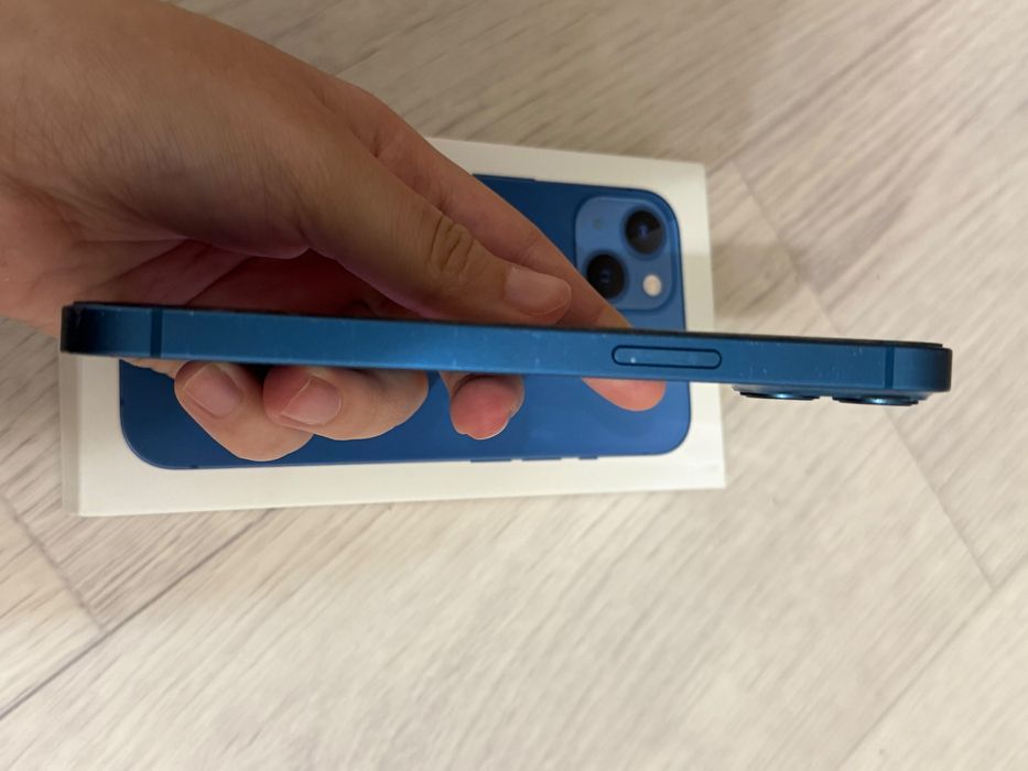Продам Iphone 13