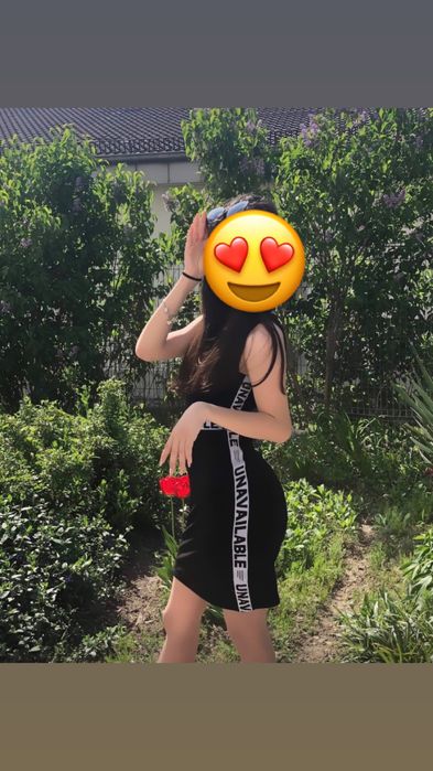 Черна прилепнала рокля