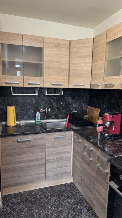 Голяма кухня, без електроуреди