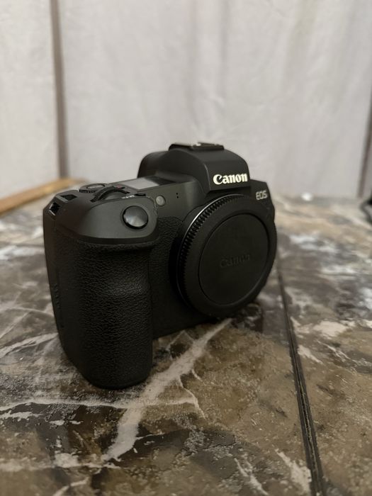 Cameră Canon EOS R