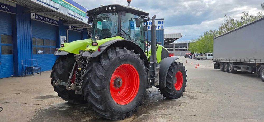 Tractor Claas Axion 810 CMATIC