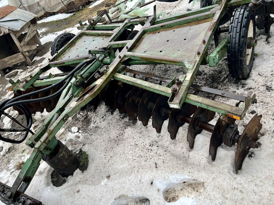 Tractor u 650 m cu utilaje