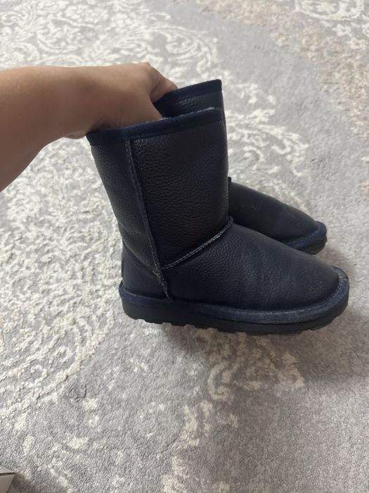Продам зимние Детские угги