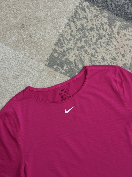 Дамска тениска Nike