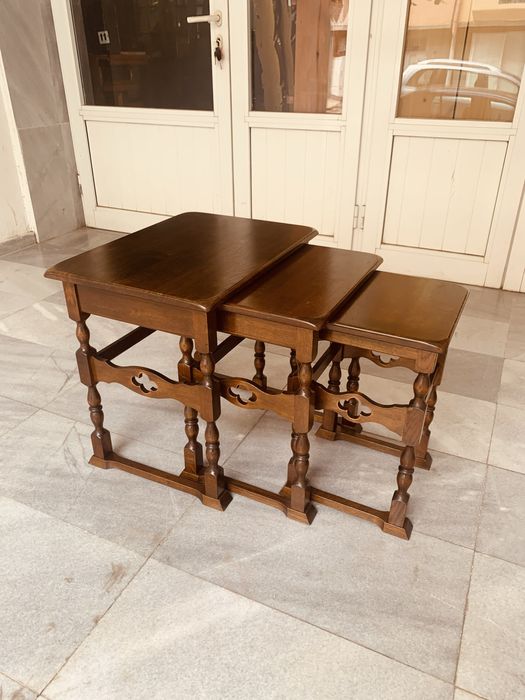 Комплект винтидж дървени масички (nesting tables) – масив, отличен вид