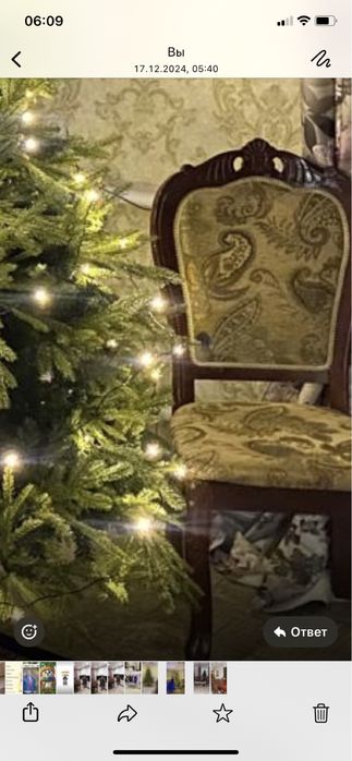 Стол со стулями из красного дерева